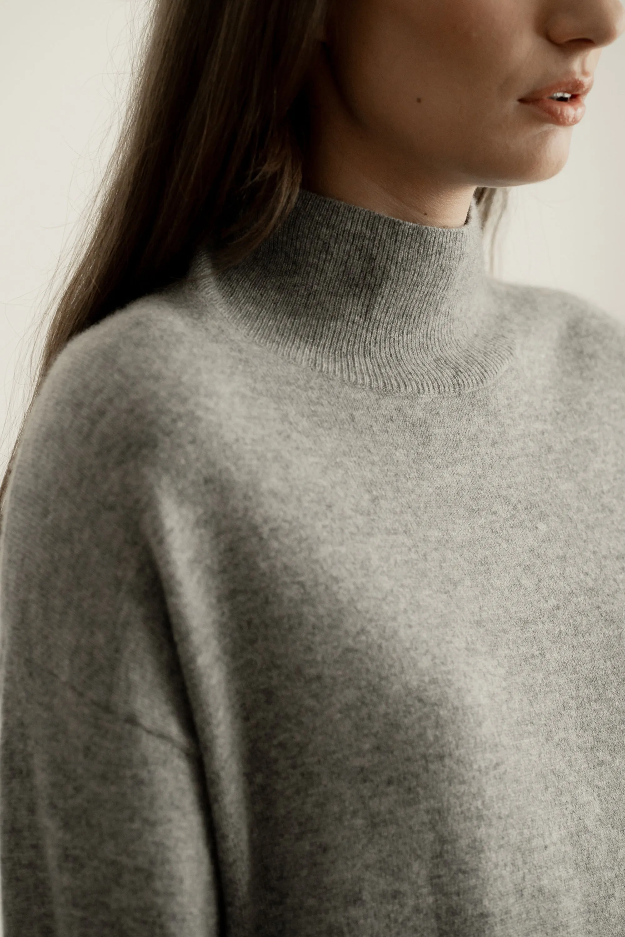 100% CASHMERE TURTLENECK SWEATER