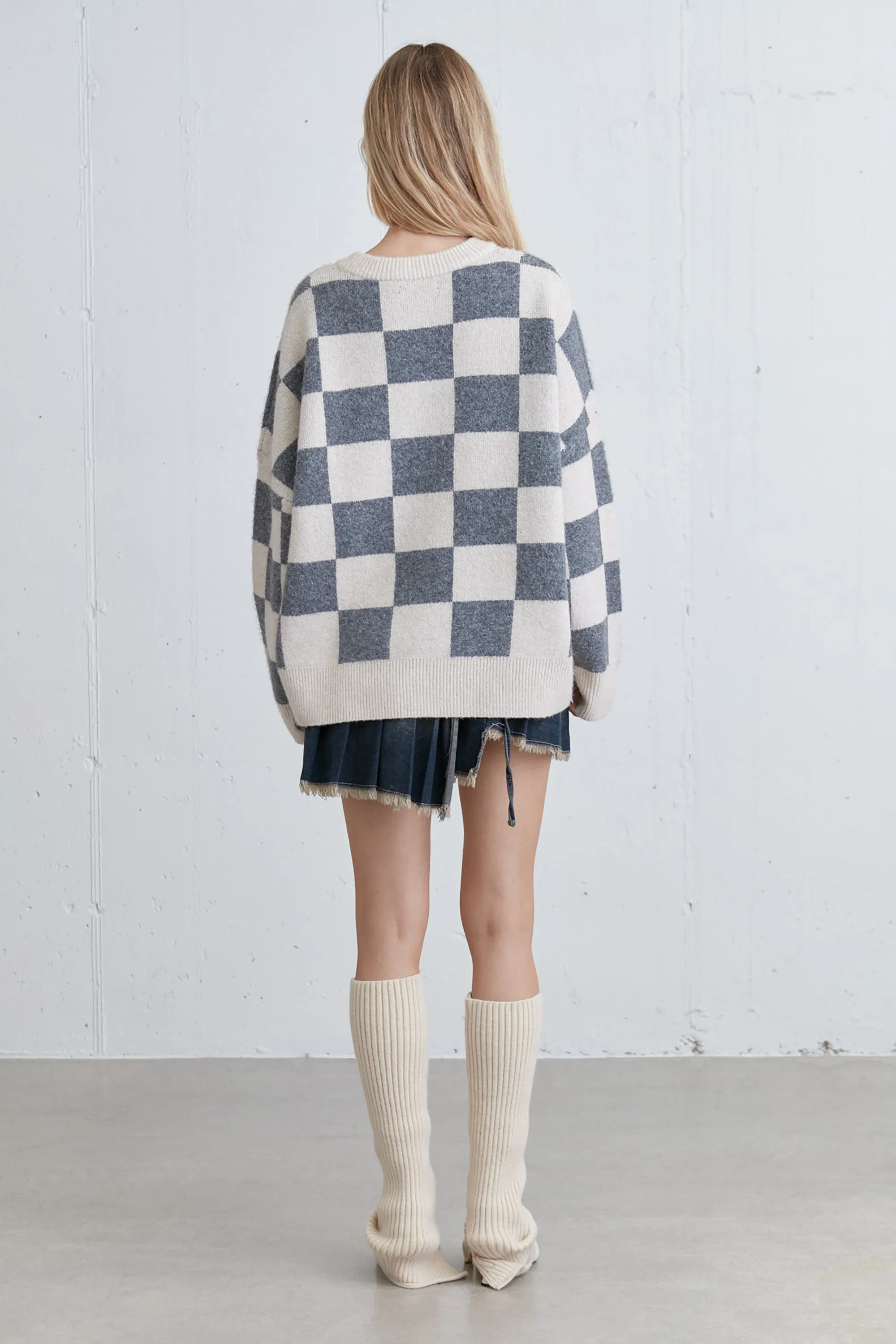 CHECKERED CREWNECK SWEATER