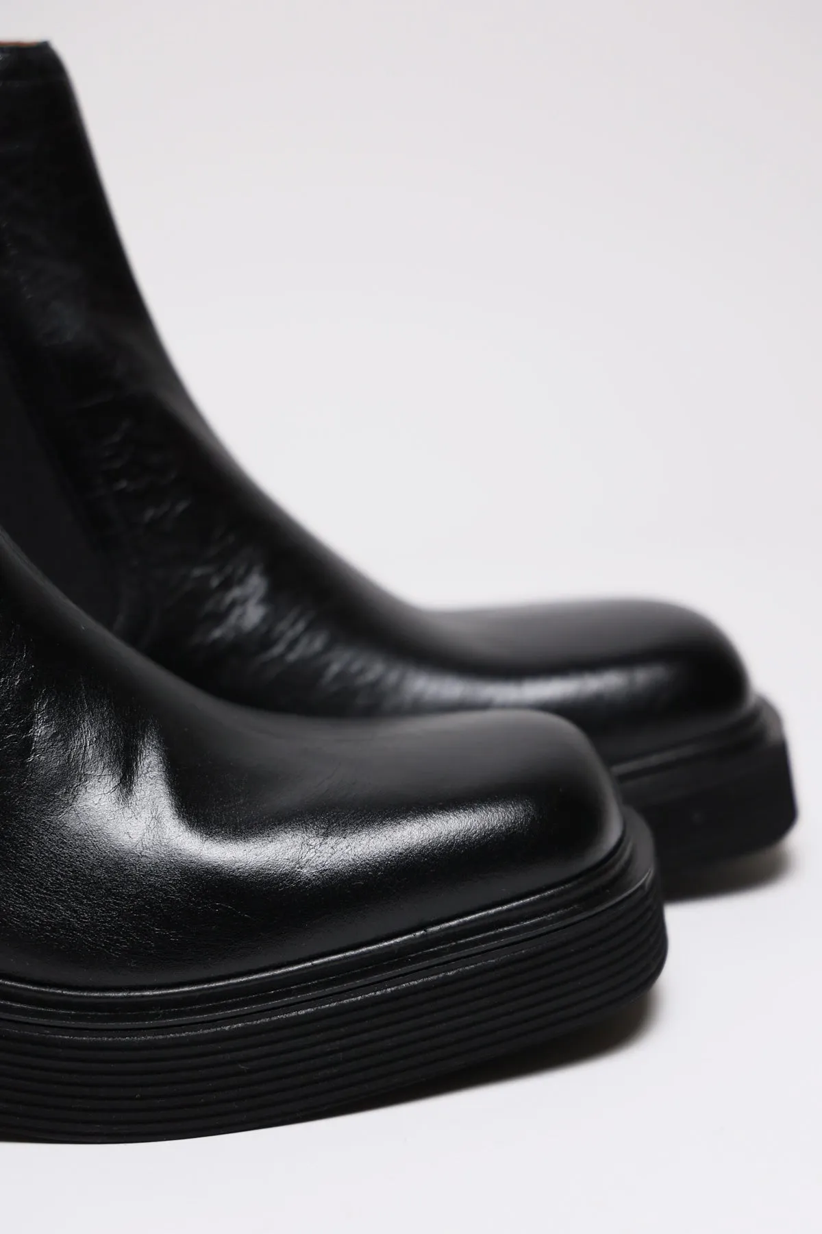 Chelsea Boot - Shiny Black