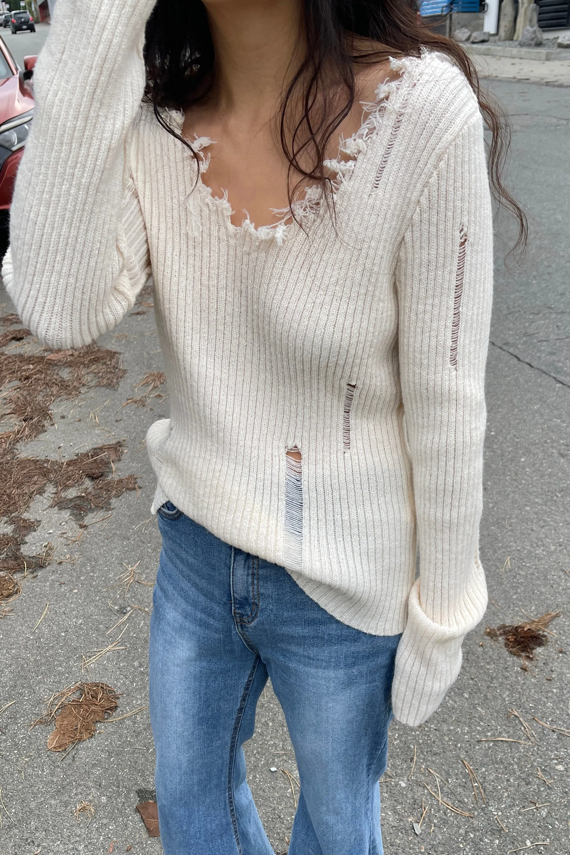 DISTRESSED V-NECK SWEATER