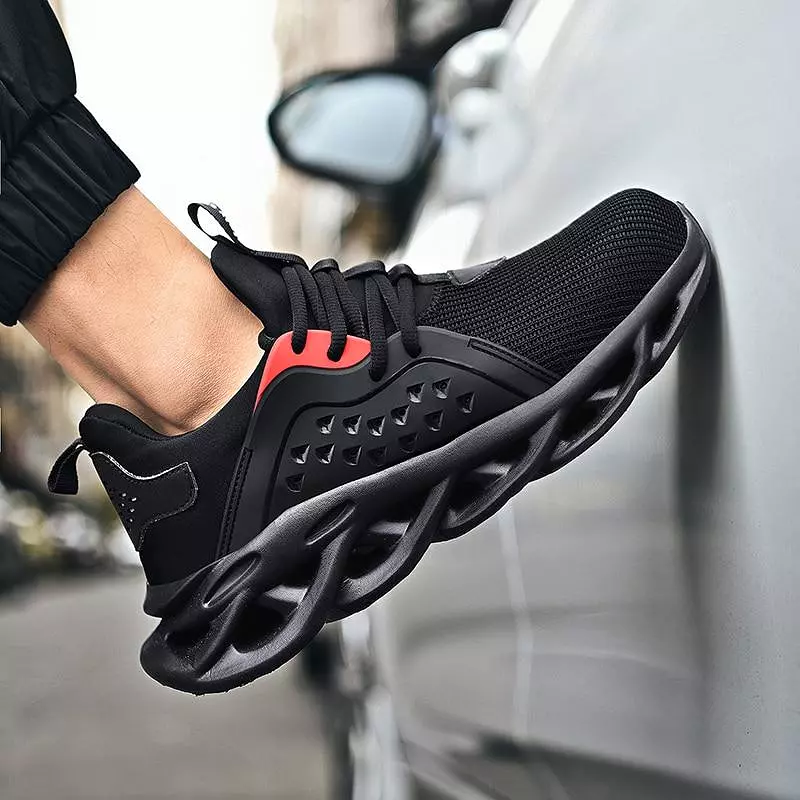 Men Lightweight Breathable Sneakers