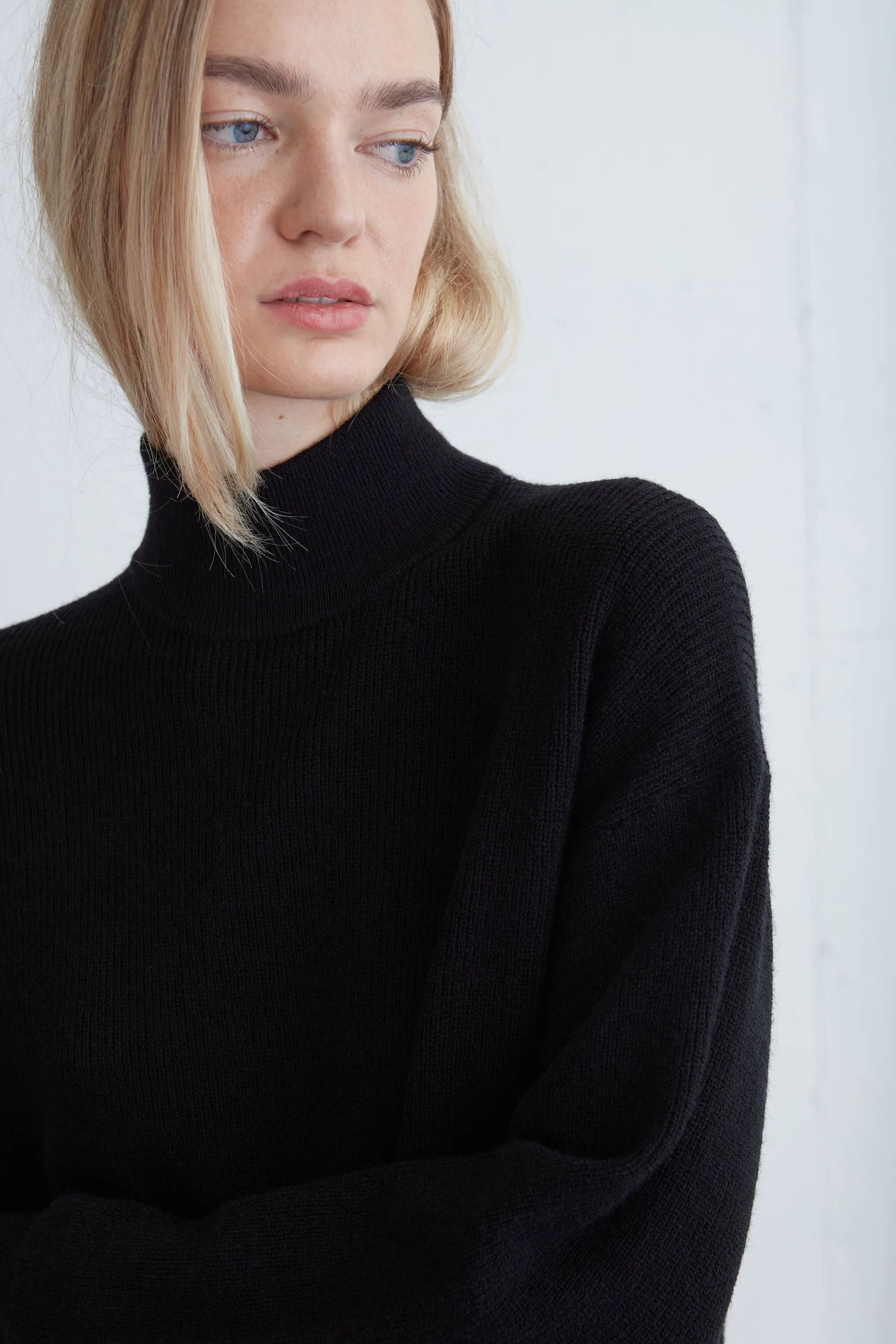 MOCKNECK SWEATER