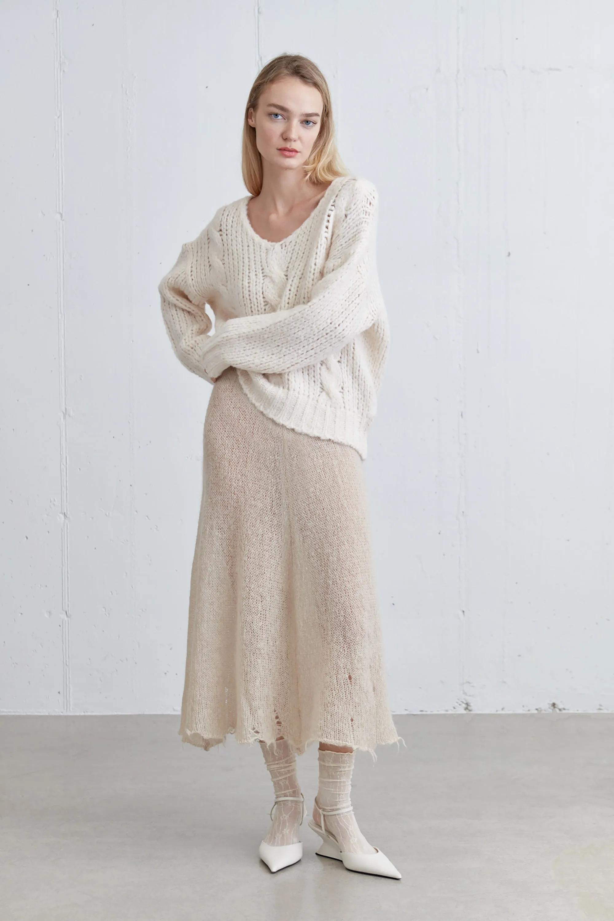 RELAXED FIT CABLE KNIT SWEATER