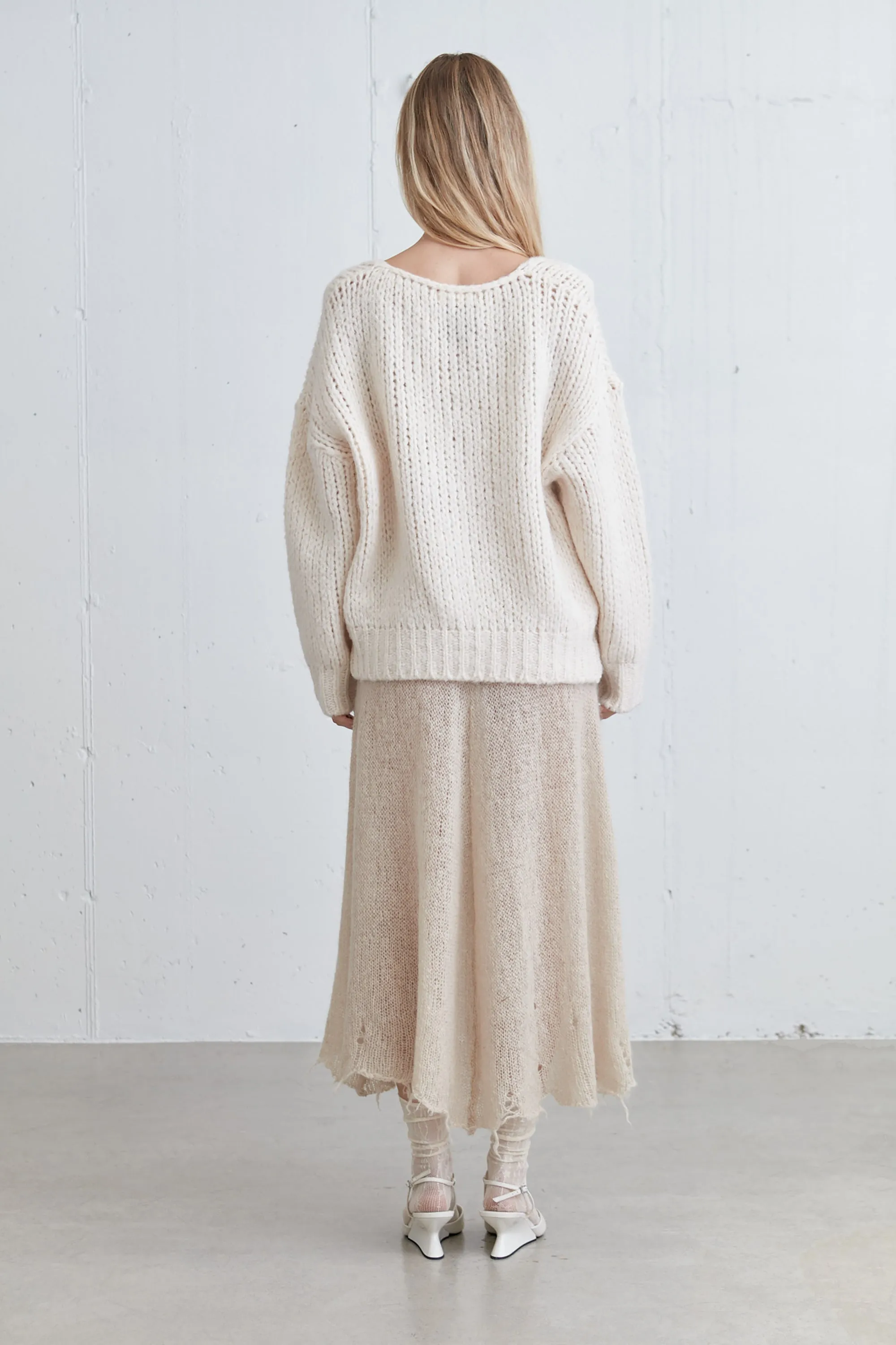 RELAXED FIT CABLE KNIT SWEATER