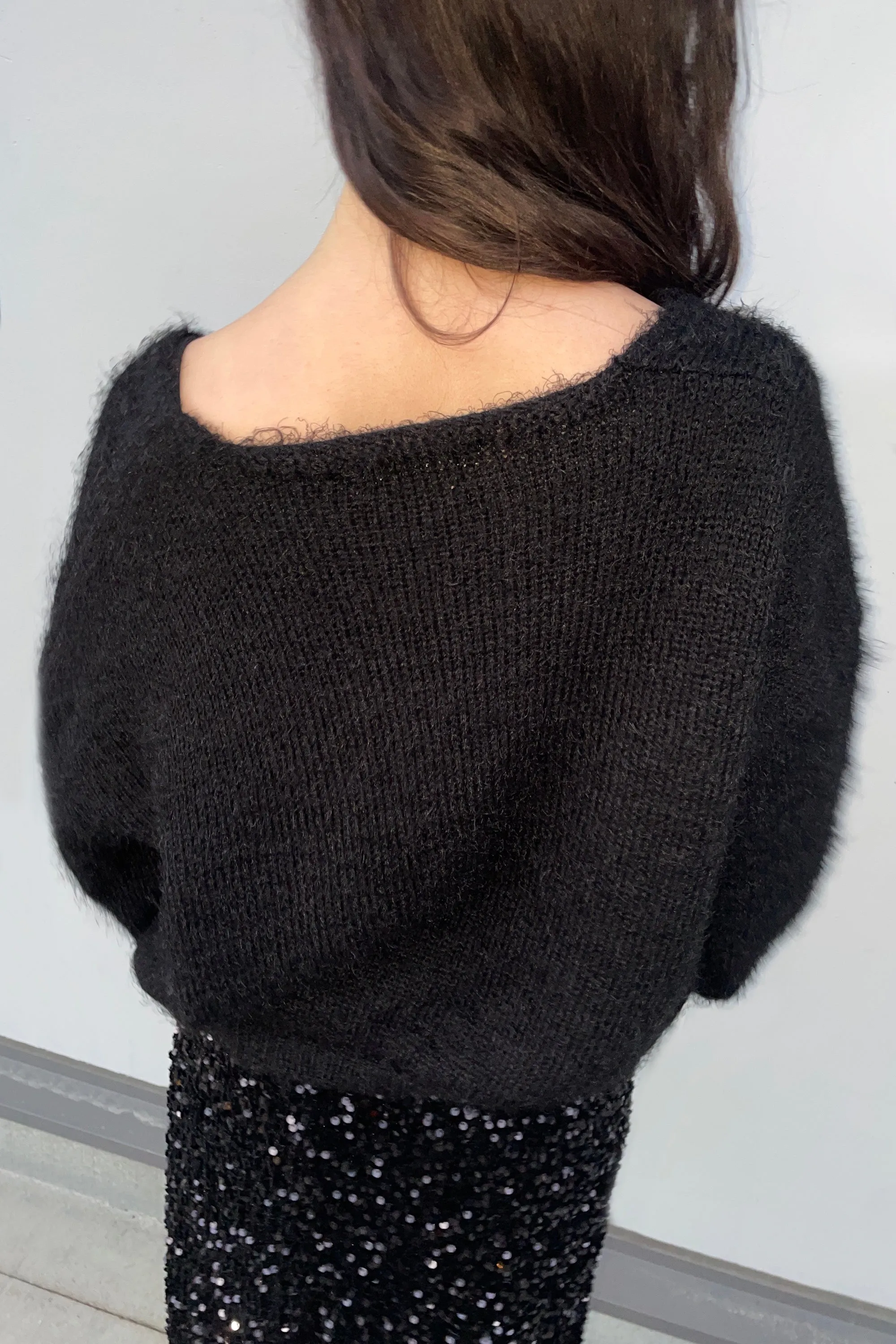 RELAXED FIT V-NECK SWEATER