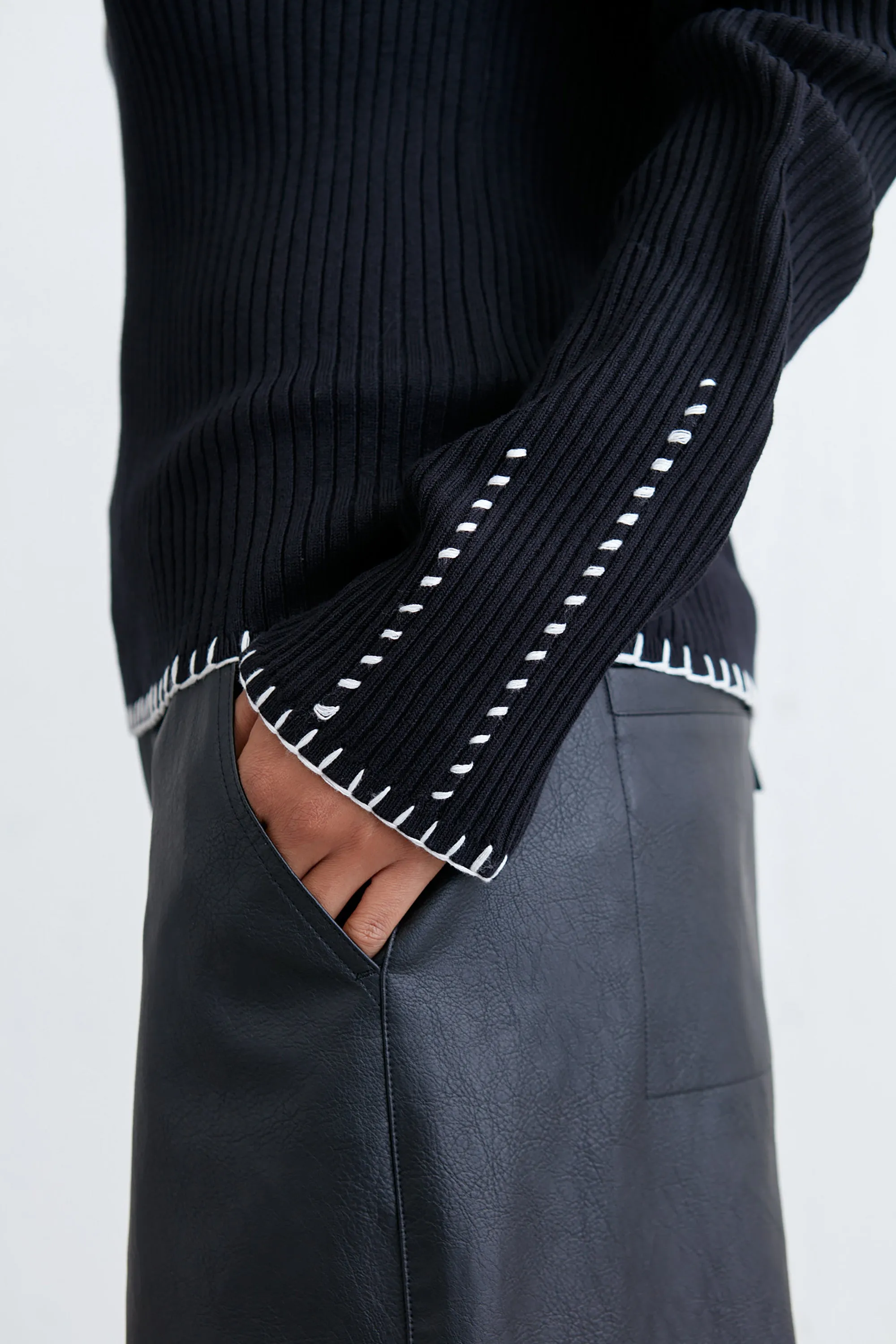 RIBBED SWEATER WITH CONTRAST STITCHING