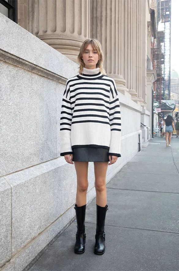 STRIPED TURTLENECK SWEATER