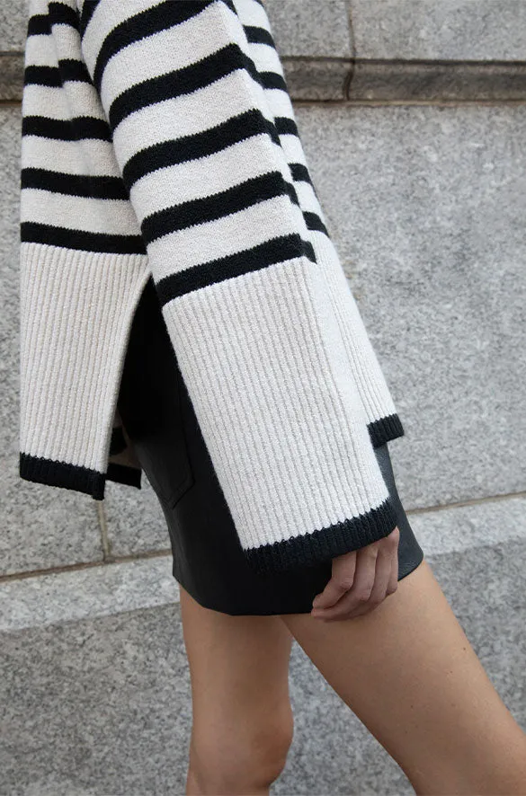 STRIPED TURTLENECK SWEATER